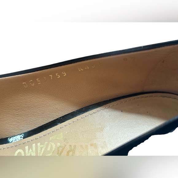 Black Ferragamo 4" Vara Bow Classic Open Toe Pump - Picture 8 of 8